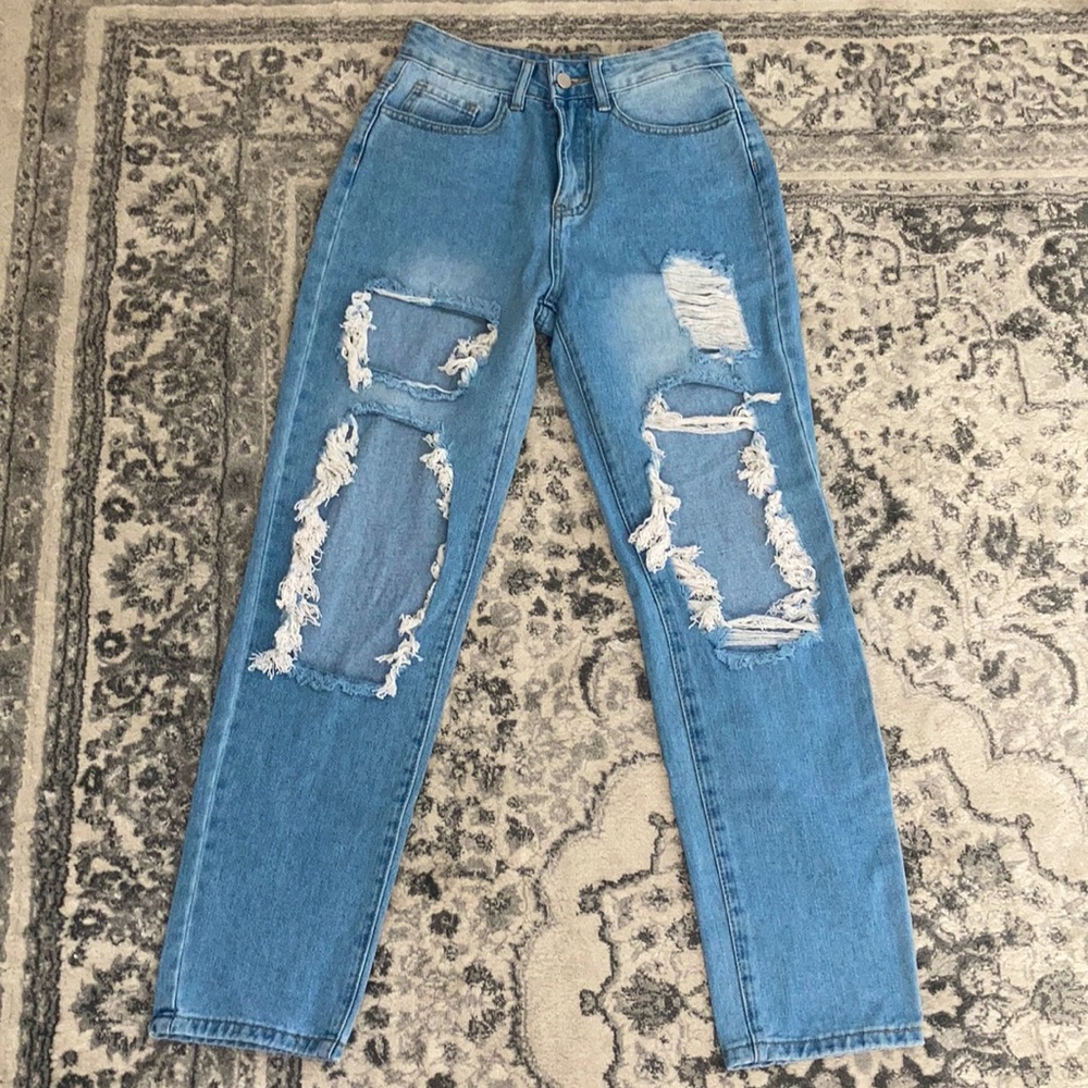 Distressed high waist boyfriend jeans
